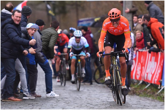 giant赞助team ccc车手greg van avermaet荣登新闻报环赛领奖台